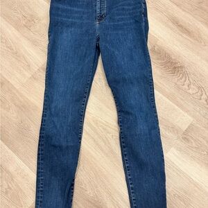 Frame “The Alix” Skinny Jeans